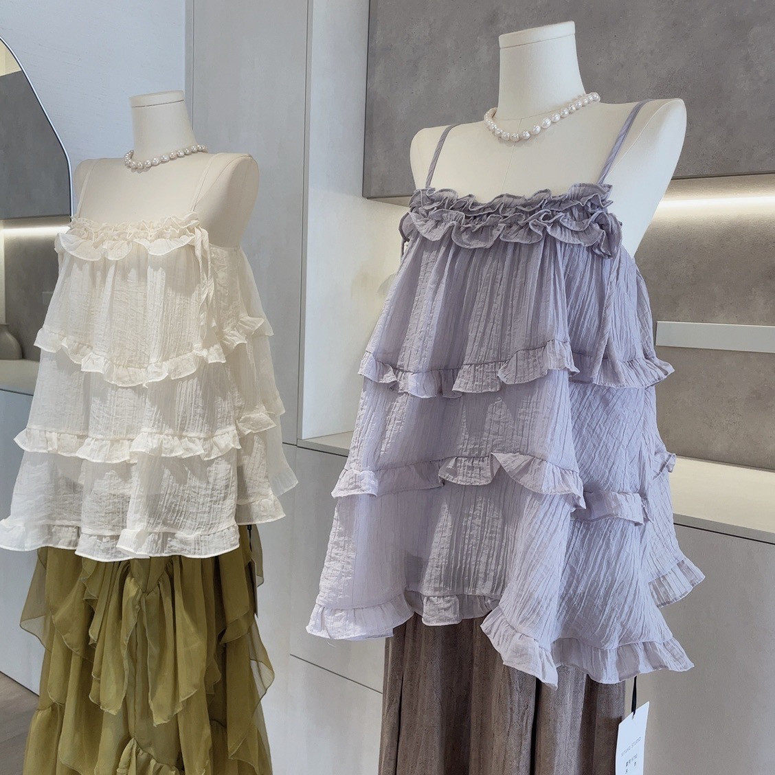 法式气质高级感荷叶边背心吊带背心女宽松显瘦百搭设计感显瘦上衣