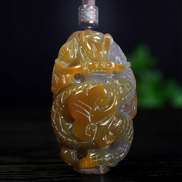 天然原矿玛瑙手把件盘龙如意