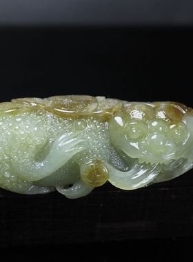 天然新疆和田玉糖青玉金蟾手把件