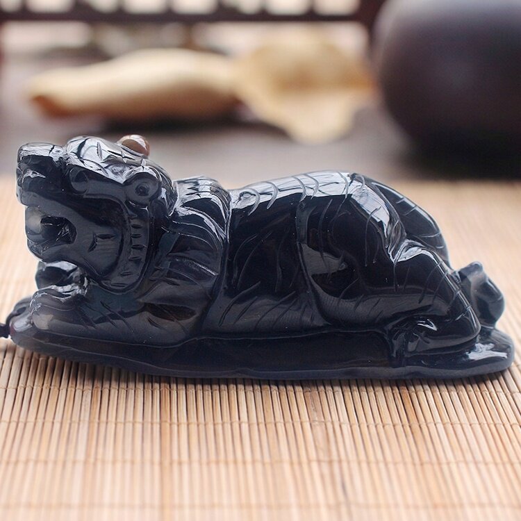 天然原矿烟灰玛瑙虎把玩件摆件