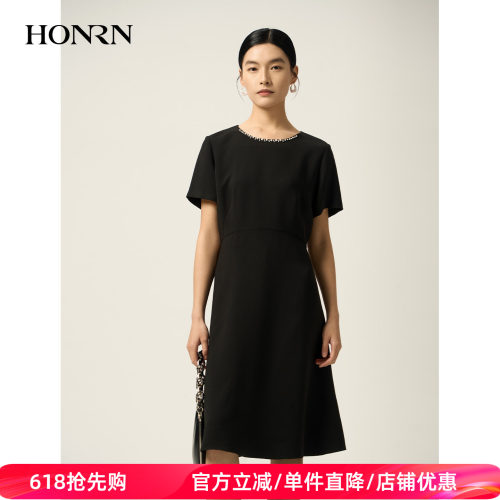 HONRN/红人圆领钉珠收腰小黑裙