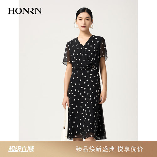 红人复古波点V领橡筋腰连衣裙