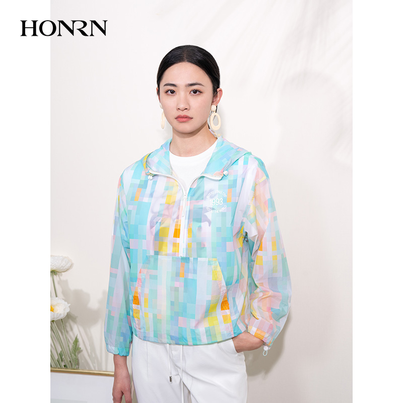 HONRN/红人宽松连帽长袖短款印花休闲外套上衣女薄款夏HI22SY517