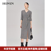 HONRN 红人V领圆点印花收腰打结侧开叉显瘦连衣裙女春秋HI39OL543