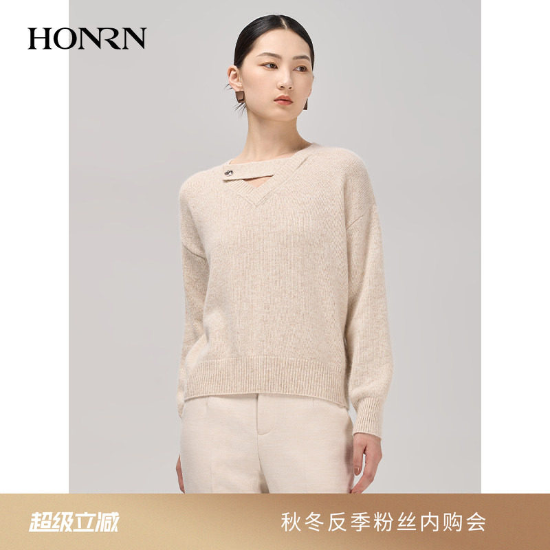 HONRN/红人秋季米白色宽松显瘦v领套头毛衣针织衫上衣女HI39OM009