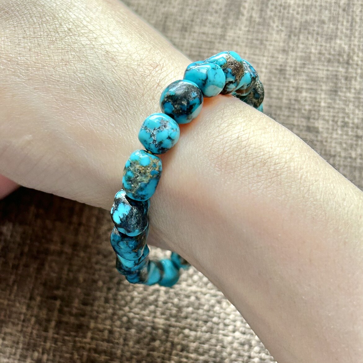 天然原矿绿松石珠子手串瓷釉级暴力蓝随形手链单圈渐变民族风珠串