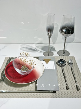 现代轻奢样板房间红色水晶