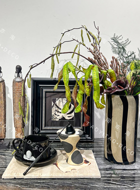 中古风样板房轻奢床头柜咖啡杯香薰波点蜡烛烛台琉璃花器软装摆件