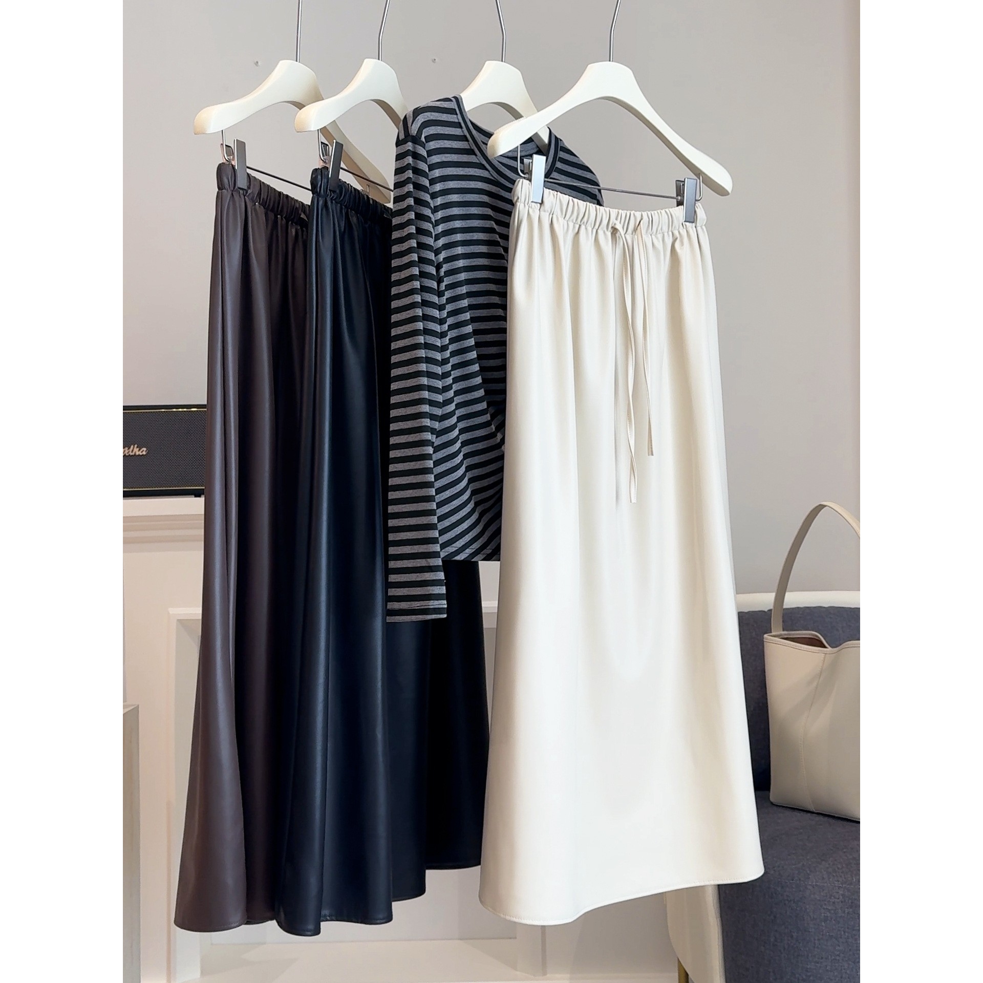 欧货抽绳蛋白皮A字半身裙女2025秋冬时尚显瘦松紧腰pu皮中长b142