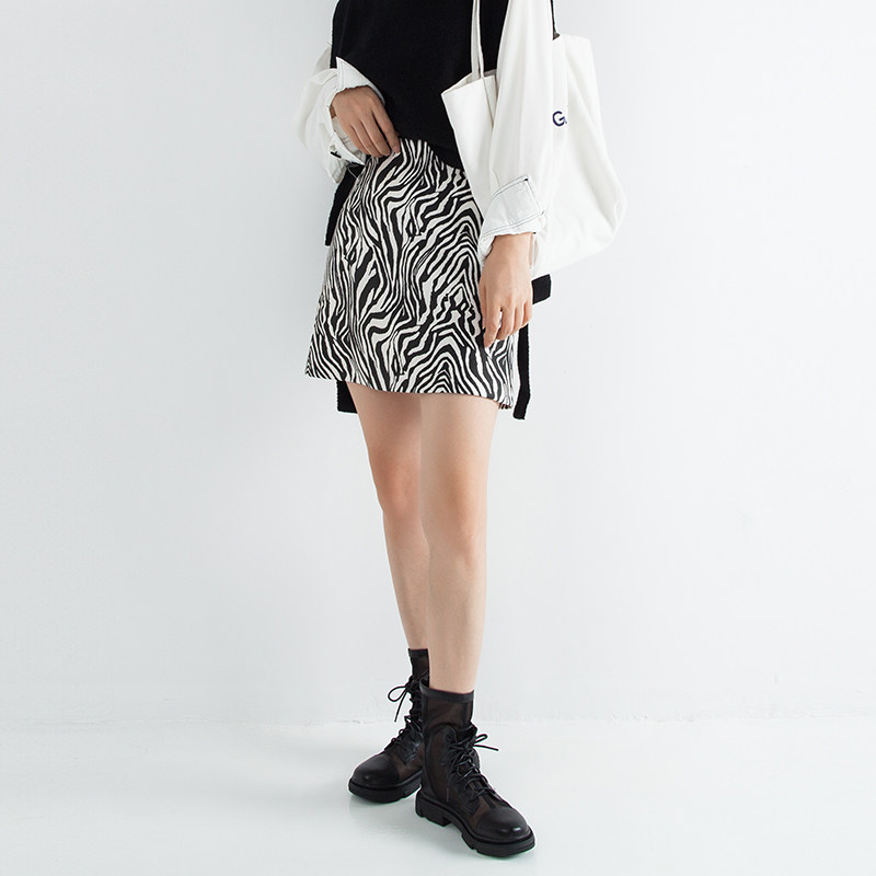 斑马纹半身裙女2020新款秋冬显瘦短裙高腰鹿皮绒a字裙包臀裙大码