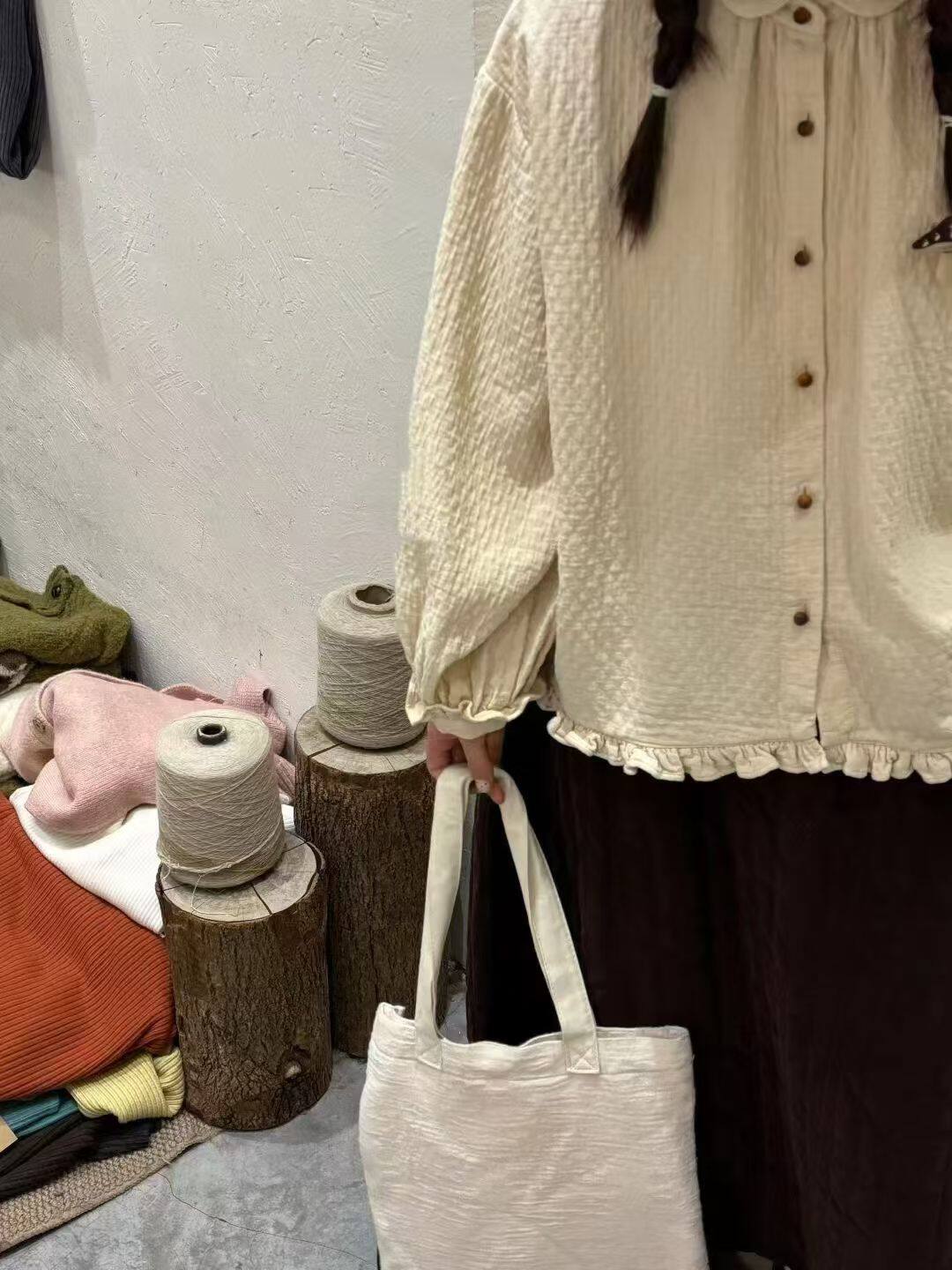 25年冬新款日系复古简约百搭宽松显瘦长袖木耳边木扣衬衫上衣