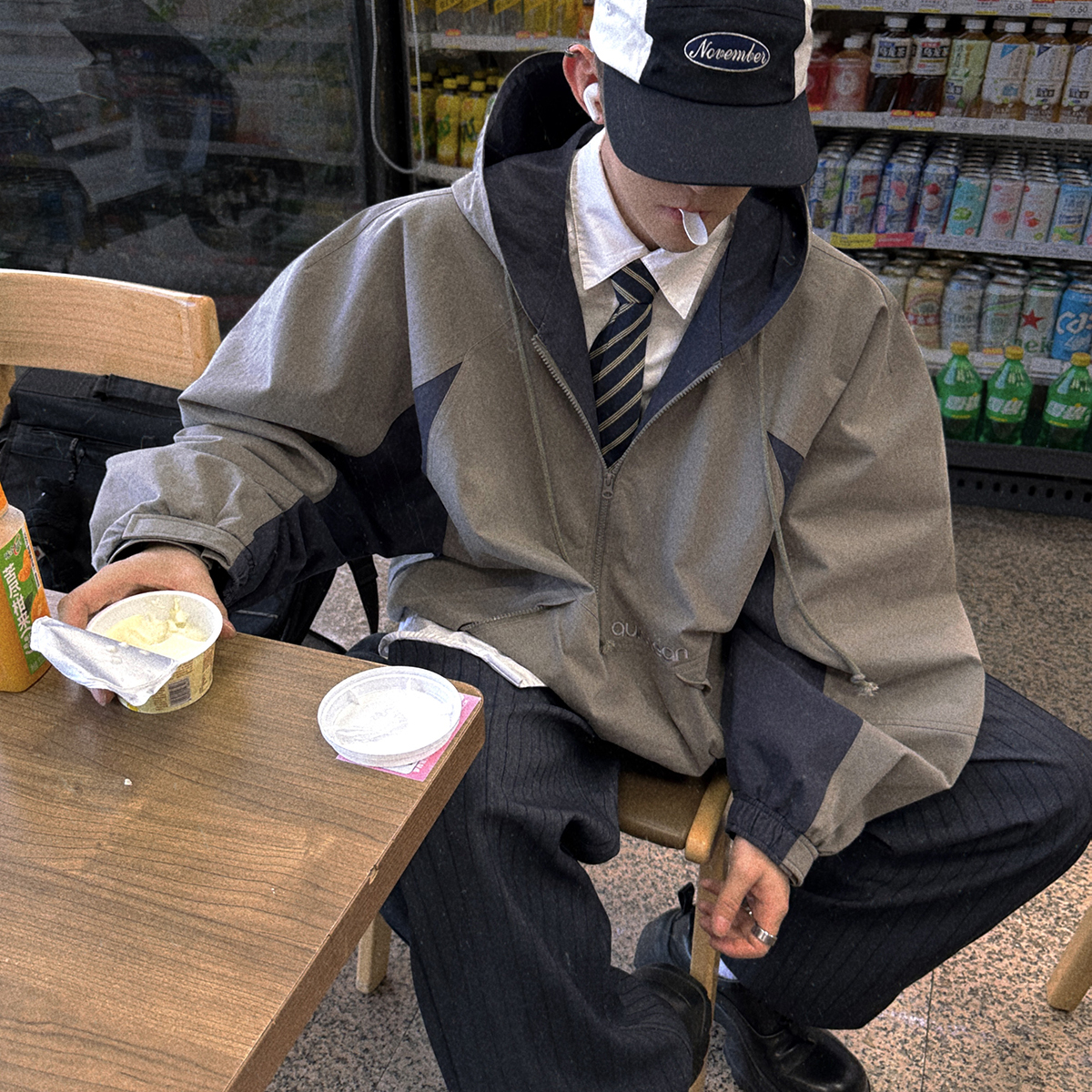 Aurocean 复古少年连帽冲锋外套 卡其灰蓝撞色棉锦混纺廓形夹克