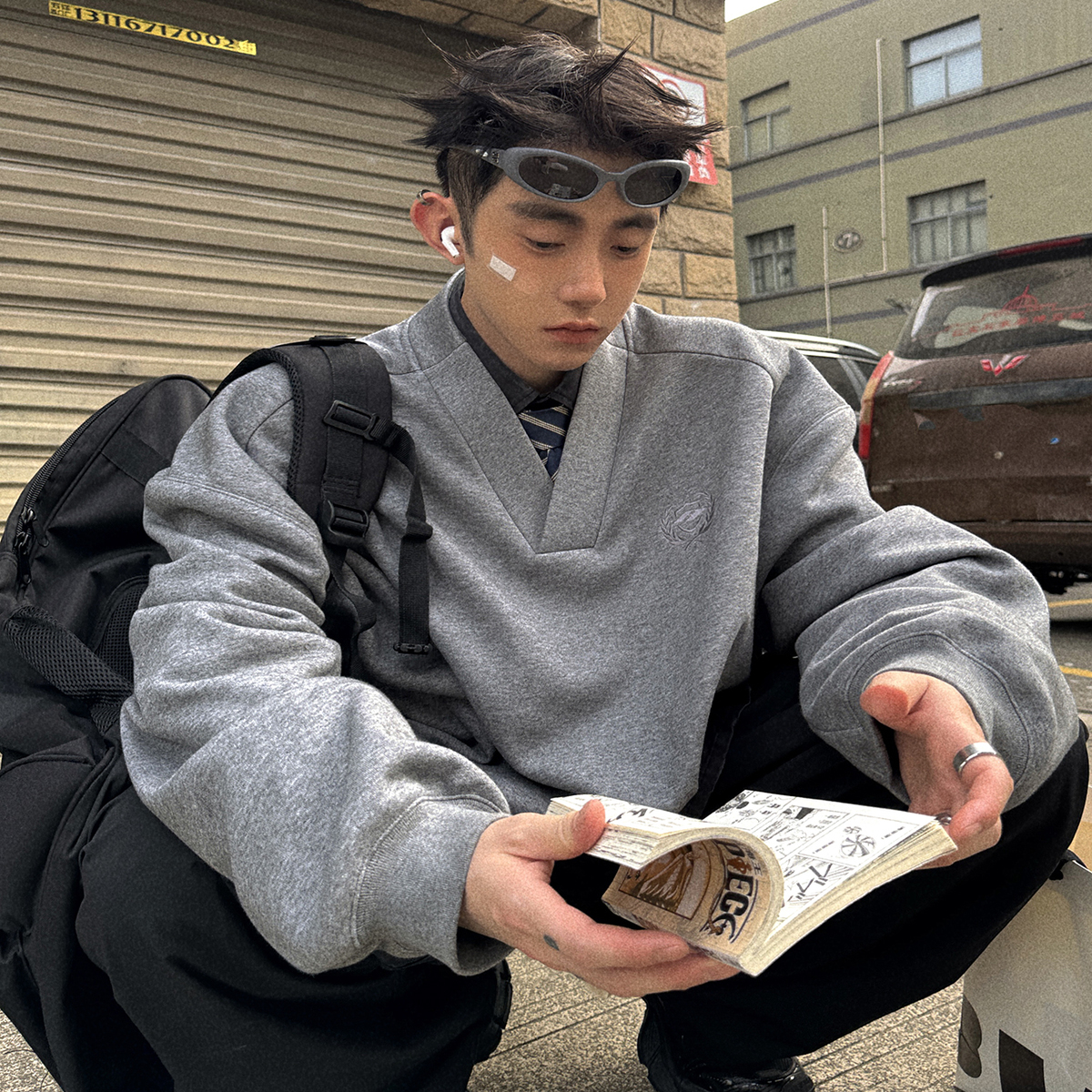 Aurocean 复古学院V领加绒卫衣 花灰色徽章刺绣冬季叠穿内搭