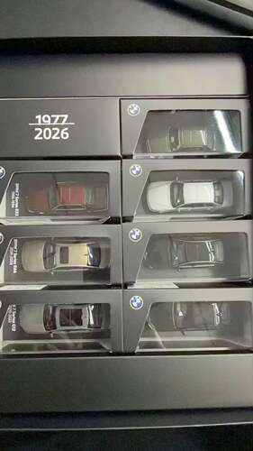 宝马7系1:64全新原厂正品纪念版收藏系列车模