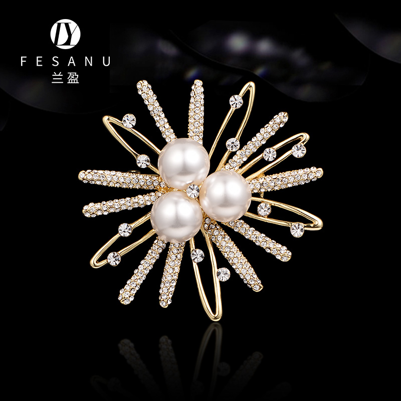 兰盈奥地利水晶昙花胸针