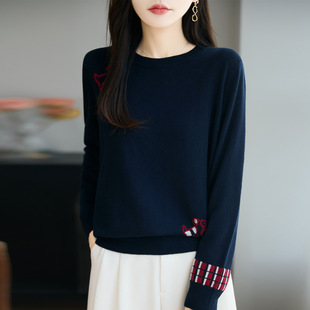 撤柜重工刺绣精纺圆领针织衫女新款内搭保暖打底衫巨好看毛衣上衣