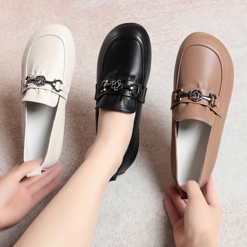 撤柜春秋软底女鞋皮面中老轻便防滑舒适妈妈低跟一脚蹬乐福鞋皮鞋