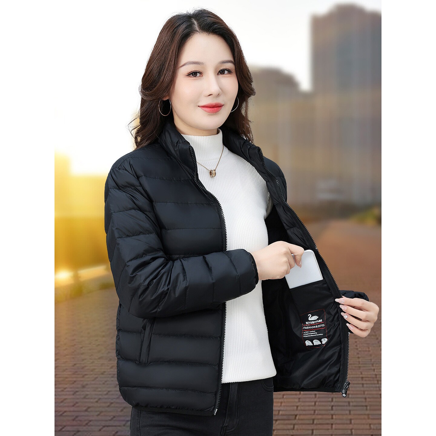 撤柜中年妈妈冬装大码羽绒服女冬季新款短款轻便时尚修身保暖外套