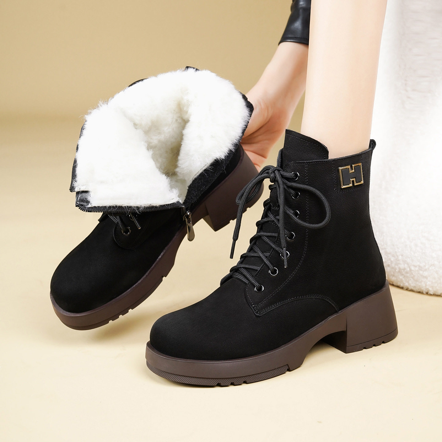 撤柜真皮马丁靴女款粗跟短靴冬季新款真皮羊毛靴子女士加绒加厚大