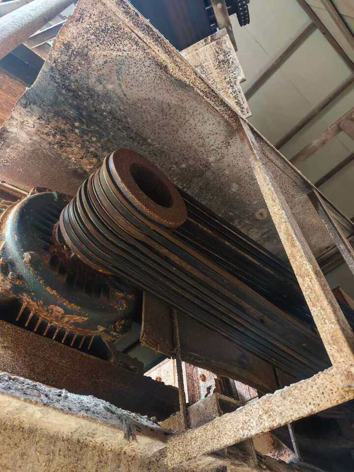 4月27日铜陵某公司案涉一批压滤机三台、破碎机两台、电机9台、水洗机三台、胶带运输机7台网络拍卖公告