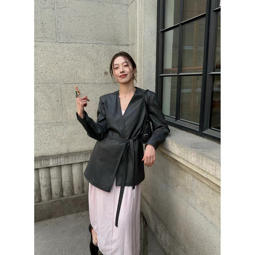 MOOTEA韩版早春新款时尚气质设计感V领收腰系带PU皮衣外套女