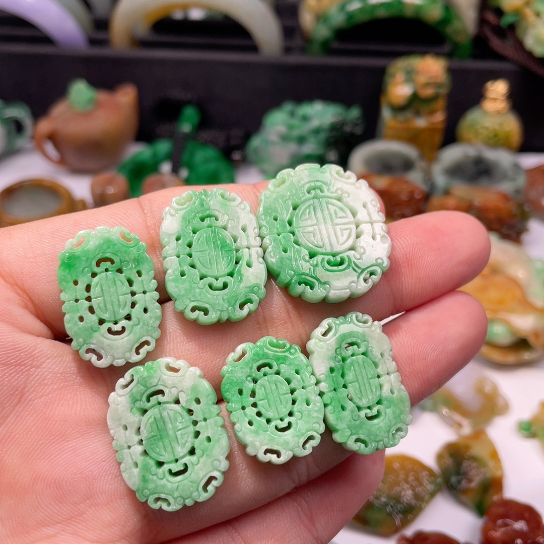 背云一个缅甸翡翠