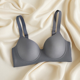 大胸显小薄款 聚拢上托防下垂光面大罩杯宽肩带文胸无痕 内衣大码