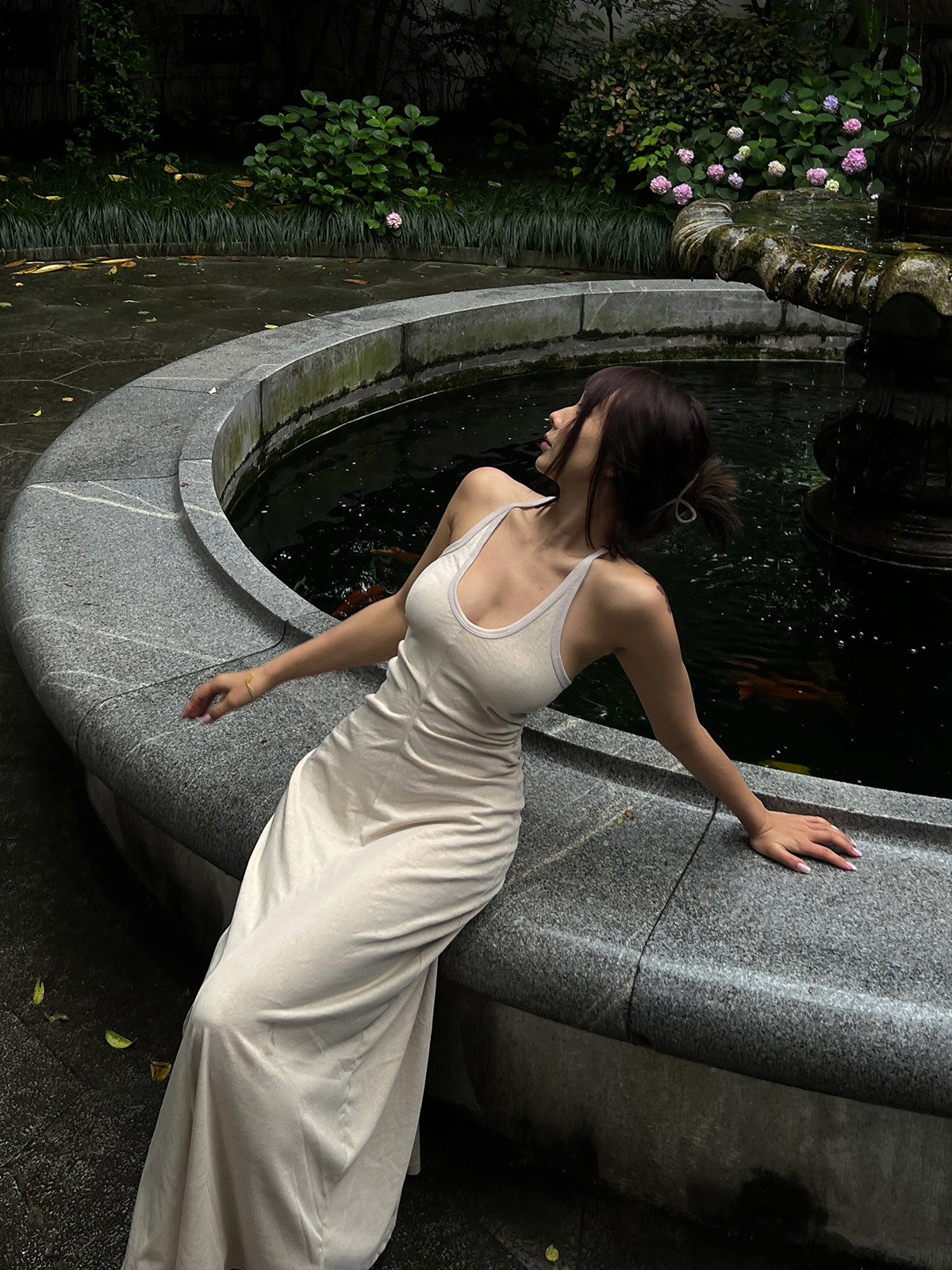 大裙摆a字收腰挂脖连衣长裙