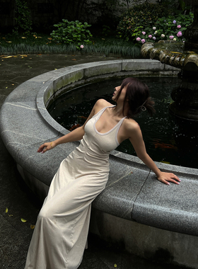 DINDI 秘密花园 收腰挂脖背心裙连衣长裙a字压褶女新款纯色包臀裙