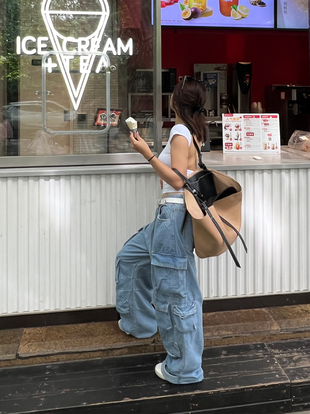 多口袋牛仔工装裤阔腿