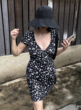 SECRET DINDI 沉浸花海 vintage做旧印花v领连衣裙女夏季显瘦短裙