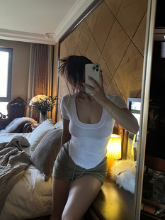 露腰短袖 显瘦短款 上衣 人手bi备大U领打底t恤显身材显胸修身 DINDI