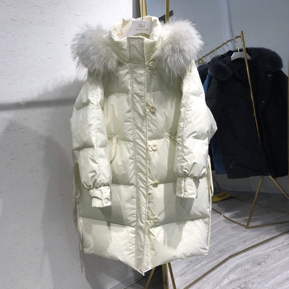 断码清仓冬季羽绒服女貉子毛领连帽中长款保暖白鸭绒外套上衣瑕疵