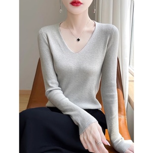 精纺丝光羊毛V领打底衫女秋季新薄款抽条针织衫修身显瘦内搭上衣