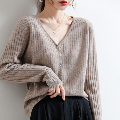 2025年新款v领羊毛开衫女非羊绒衫针织外套短款秋季羊绒毛衣薄款