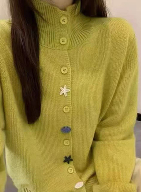 奶黄色半高领羊毛针织开衫女秋冬新款宽松纽扣毛衣外套厚款上衣