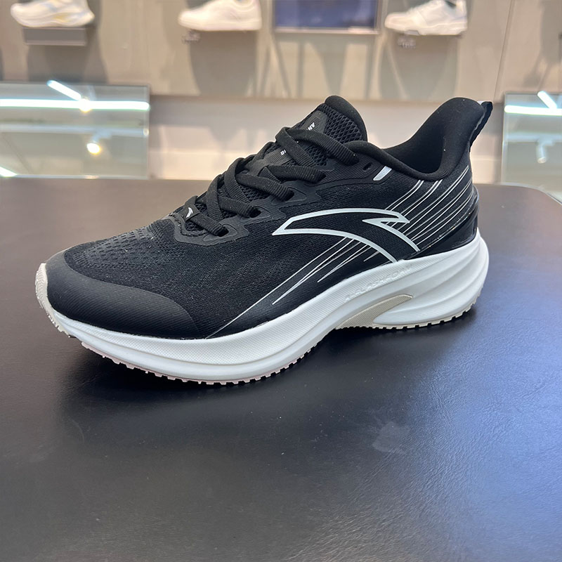 安踏缓震回弹系带虫洞科技跑鞋