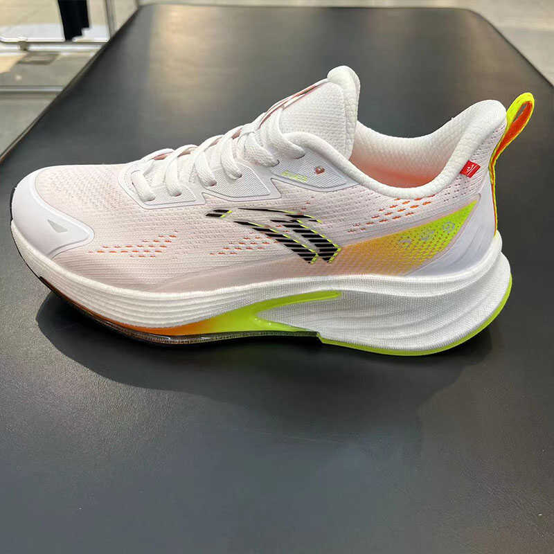 安踏火箭6代氮科技防泼水跑步鞋