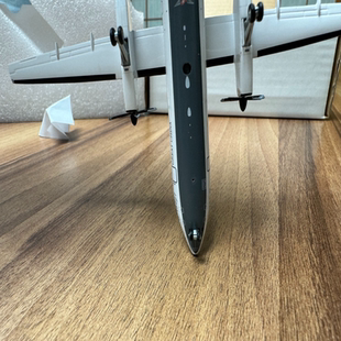 JC 1:200庞巴迪Q8300微暇 少天线 左发桨叶有污点(有旗)