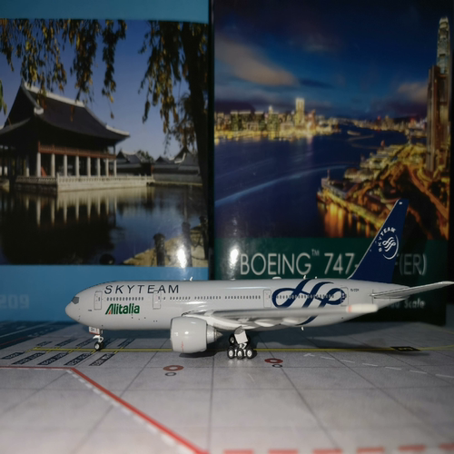 ：PHOENIX机型：777-200ER航司：意大利航空注册号：EI-DDH比例