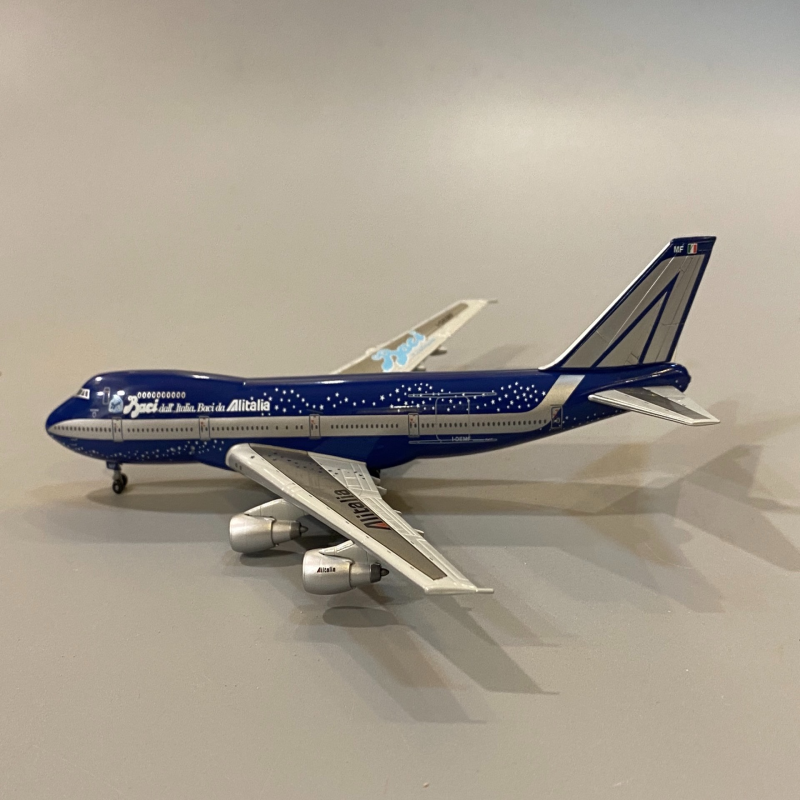 威龙成品客机模型55542~1:400 意大利航空公司 B747-200Baci(知