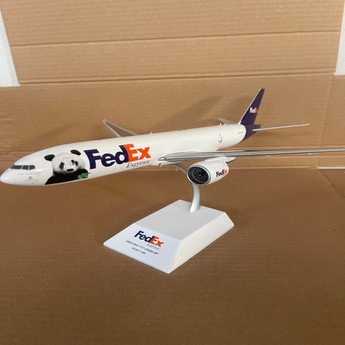 Boeing 777-200F FedEx Express 熊猫彩绘，1/200比例，合金材质