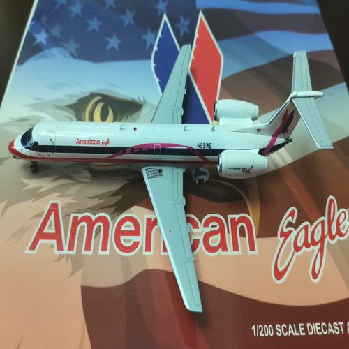 顺丰保价发货：JC Wings 1:200 ，美国美鹰航空，巴西ERJ-145LR