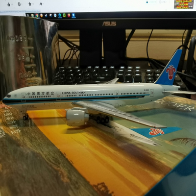 Phoenix 1:400 飞机模型  中国南方航空 Boeing 777-200ER B-2058