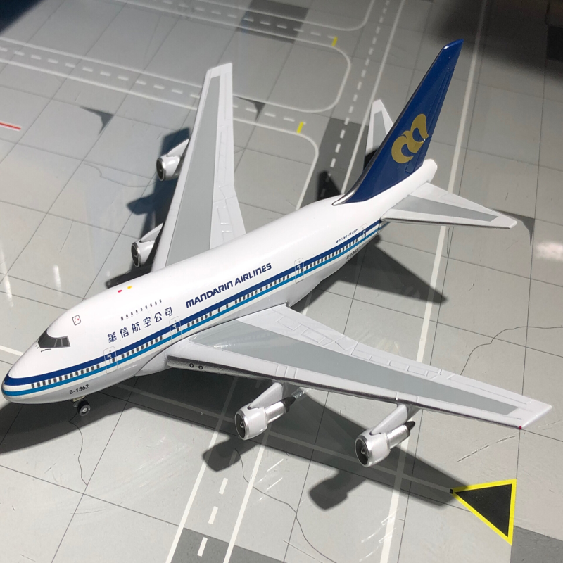 GJ1:400台湾华信航空B747SP B-1862机头微起疹通病见图快递到付