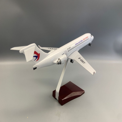 中国东方航空C909飞机模型带轮带灯模型礼品摆件收藏1:70比例，