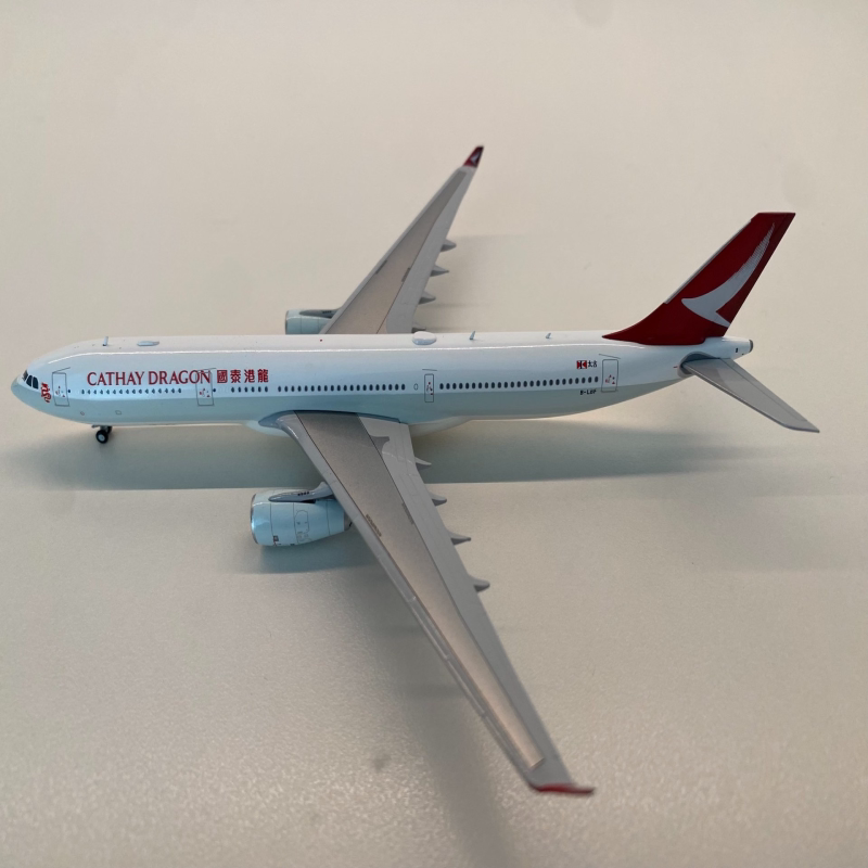 JC 1:400 国泰港龙 A330-300 B-LBF港龙航空后的航班一侧注册号图片