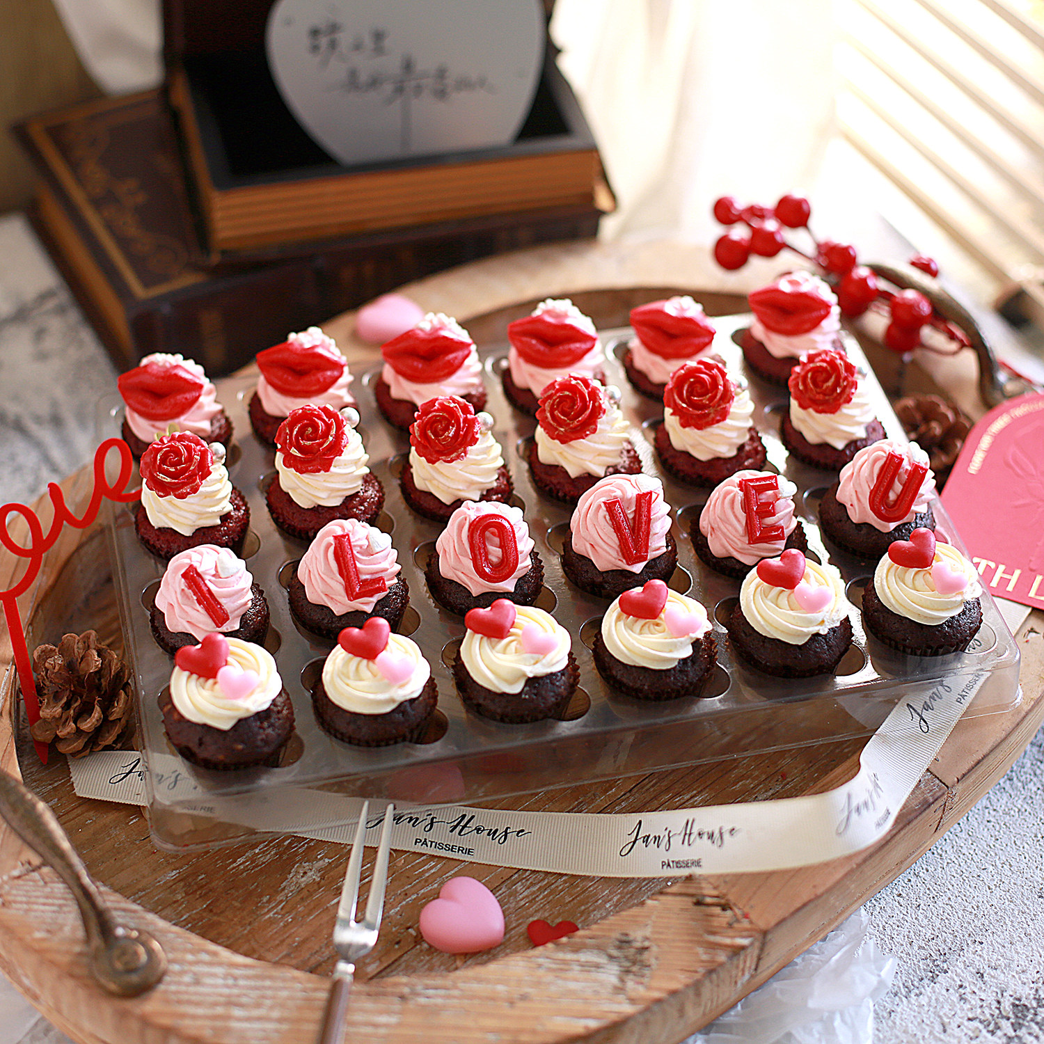 简屋情人节迷你纸杯蛋糕自助餐餐饮甜品台专用甜品动物奶油很好吃,零食/坚果/特产,生日/节日蛋糕,淘宝优惠券,粉丝福利购,淘宝优惠卷