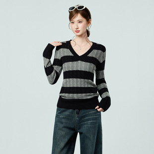 美式复古黑灰条纹V领长袖针织毛衣女秋冬修身显瘦内搭打底衫上衣