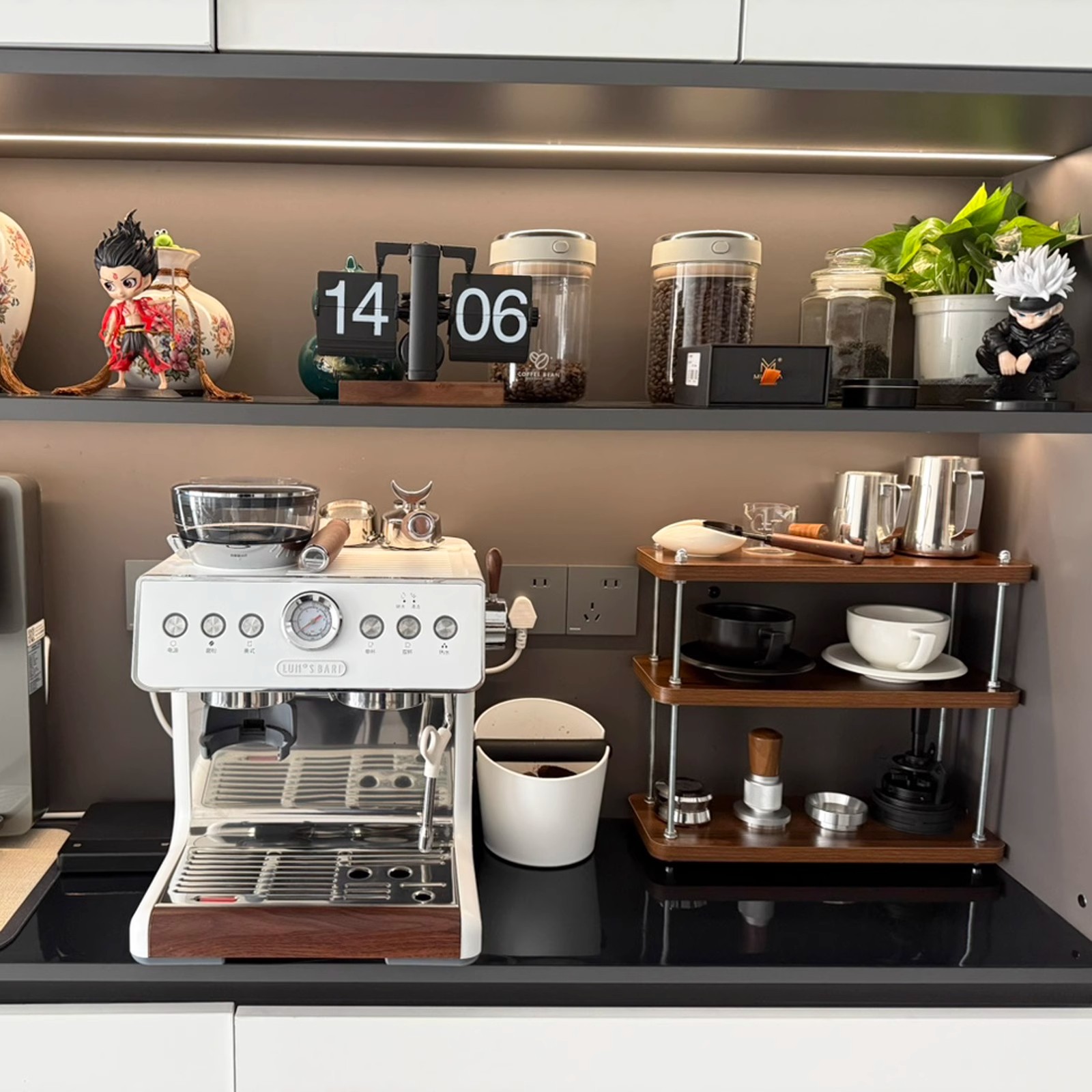 可调层距中古杯架置物架